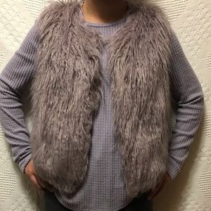 ⭐️4/$25 She + Sky Faux Fur Vest (L)